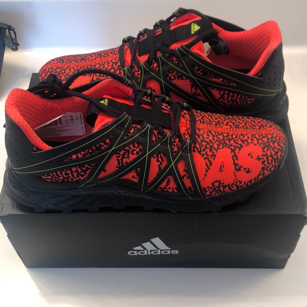 Adidas Vigor Bounce men’s NIB running size 9